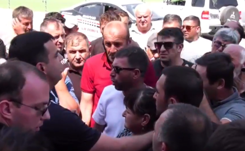გასხვისებული საძოვრები - გორის რაიონის სოფელ ზეღდულეთის მოსახლეობა გორის მერიასთან აქციას მართავს