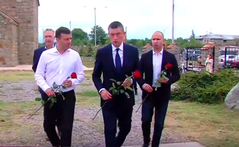 "პატივის მიგება საკმარისი არ არის" -  შინდისის გმირთა მემორიალთან გიორგი გახარია მივიდა