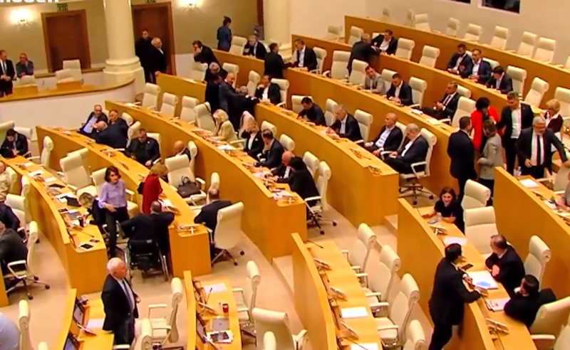 ევროკავშირის 12 პუნქტიანი გეგმის შესრულება- ხელისუფლება და ოპოზიცია პარლამენტში შეხვედრებს ცალ-ცალკე მართავენ