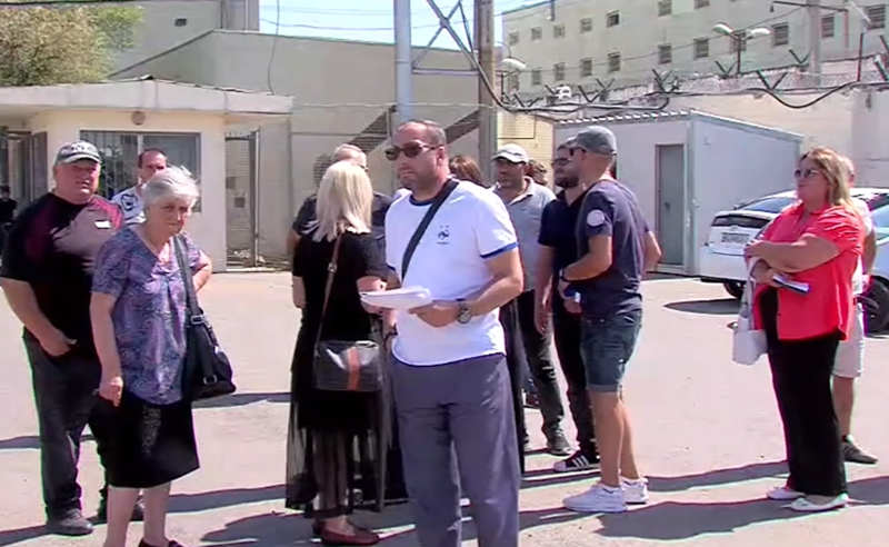 შეწყვიტეთ პატიმართა წამება! - მოშიმშილე მსჯავრდებულების ოჯახის წევრების აქცია რუსთავის ციხესთან