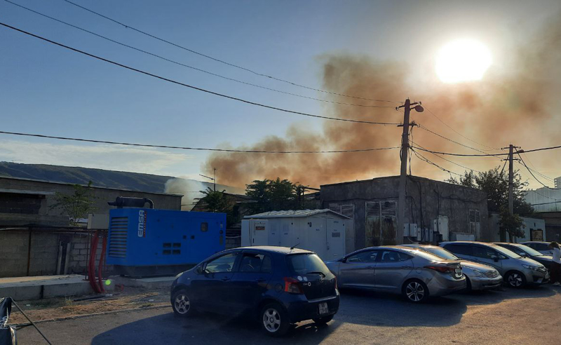 ხანძარია თბილისში, ტბელ აბუსერიძის ქუჩაზეც (ფოტო; ვიდეო)