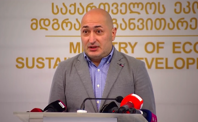 გემის შემოსვლის მიზანი წყლითა და საკვებით მომარაგება იყო - მინისტრი სანქცირებული რუსული მაზუთით დატვირთულ ტანკერზე