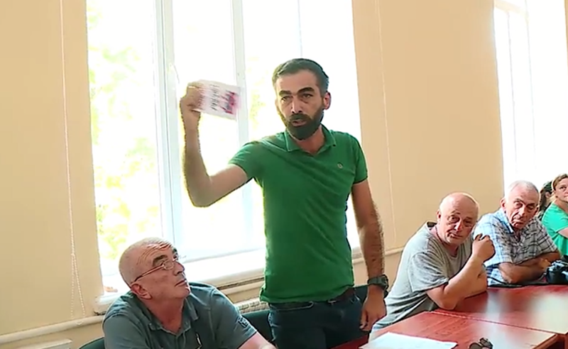 რუსეთის დროშა ქუთაისის პარკში - ხმაური და დაპირისპირება საკრებულოში
