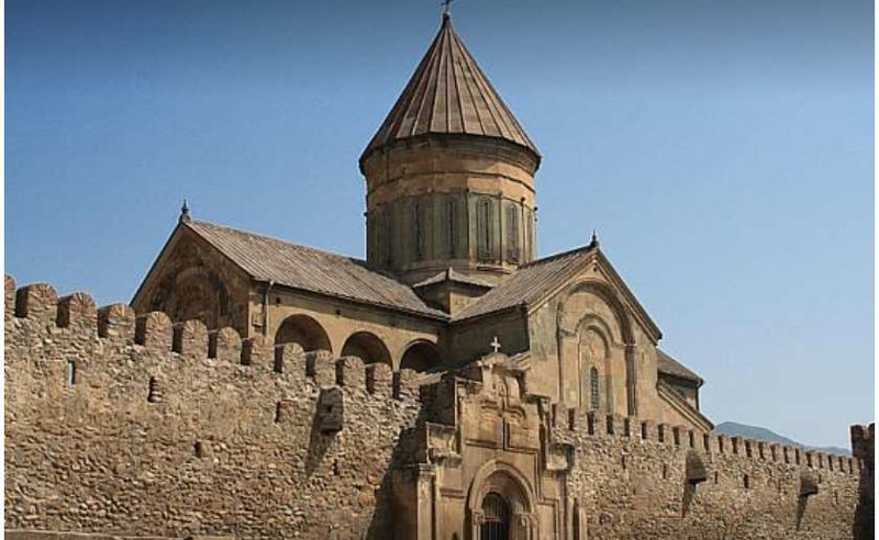 რატომ ლოცულობდნენ სვეტიცხოველში რუსულად  - სასულიერო პირების განმარტებები