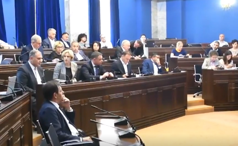 მედიის თავისუფლების შეზღუდვა - კომიტეტის სხდომა პოლიტიკური დისკუსიის რეჟიმში მიმდინარეობდა