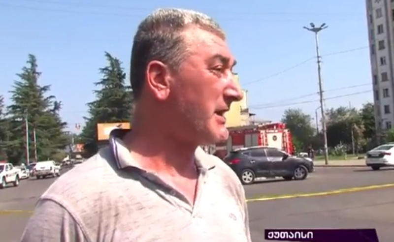 "ვითხოვ, ჩემი შვილი და ყველა ბანკის თანამშრომელი გამოიყვანონ უსაფრთხოდ" - მძევლის მამა