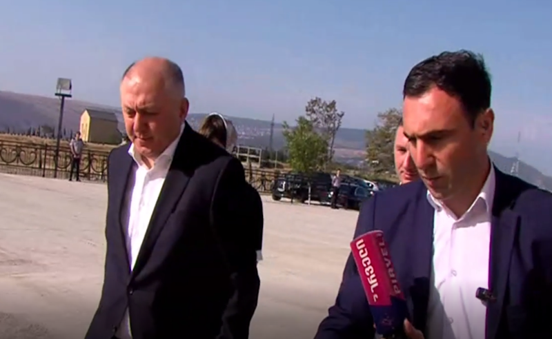 რატომ უთვალთვალებდნენ ოპოზიციის ლიდერებს  - სუსის შეფი "პირველების" შეკითხვას გაურბის
