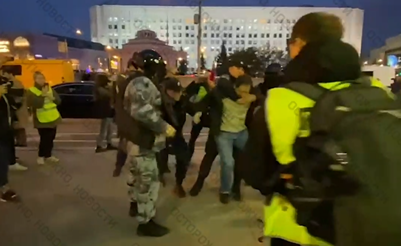 მოსკოვში შეტაკებები დაიწყო - დაპატიმრებების სერია რუსეთის დედაქალაქში (ვიდეო)