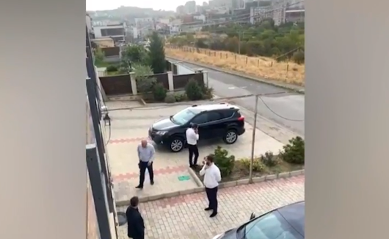 სუსის თანამშრომლები ყოფილი შეფის სახლში - გოგაშვილის ოჯახში დილიდან ისევ საგამოძიებო მოქმედებებია