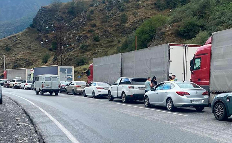 რუსეთი ლარსზე სამხედრო პუნქტს ხსნის - ქვეყნიდან გამოქცეულებს ომში პირდაპირ სასაზღვრო ზონიდან წაიყვანენ