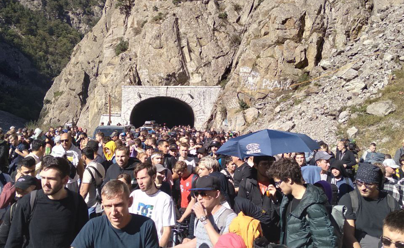 ლარსზე შემოსულ თითოეულ ადამიანს ვამოწმებთ - მინისტრის მოადგილე