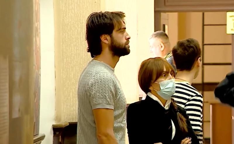 ძალადობაში ბრალდებული ნიკოლოზ ბასილაშვილი სასამართლოშია