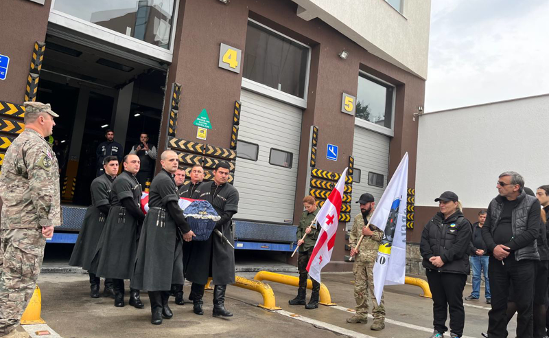 უკრაინაში დაღუპული ქართველი მებრძოლი, ედიშერ კვარაცხელია, სამშობლოში ჩამოასვენეს. 