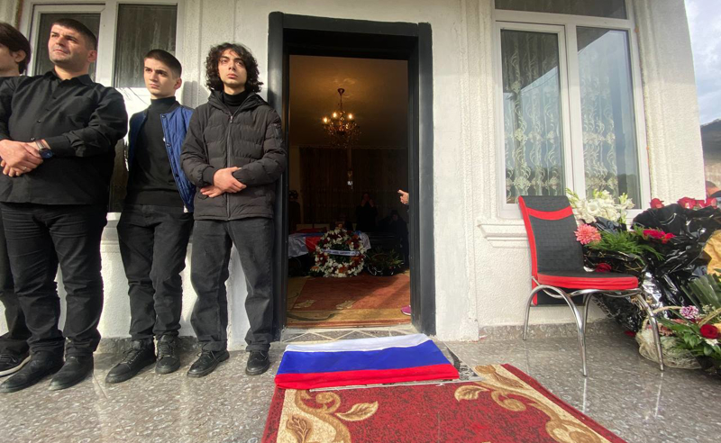 უკრაინაში დაღუპული ედიშერ კვარაცხელიას ცხედარი წალენჯიხაში, მშობლიურ სახლში გადაასვენეს