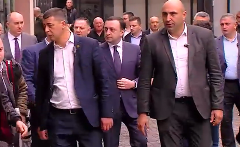არცერთი სიტყვა ტრაგედიაზე და არცერთი სიტყვა გამოძიებაზე - პრემიერი დუმს
