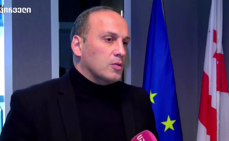 კობახიძე ცრუობს, სწორედ ის დარბოდა ლომჯარიას მხარდასაჭერად და ივანიშვილს დახმარებას სთხოვდა - ლევან გოგიჩაიშვილი