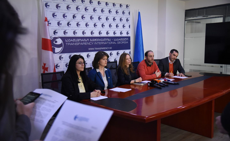 ომბუდსმენმა საზმაუდან გათავისუფლებული ჟურნალისტების საქმეზე არსებითი დარღვევა დაადგინა