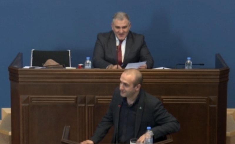თქვენ ვინ ბრძანდებით თუ რა ბრძანდებით? - სარჯველაძე ხვიჩიას