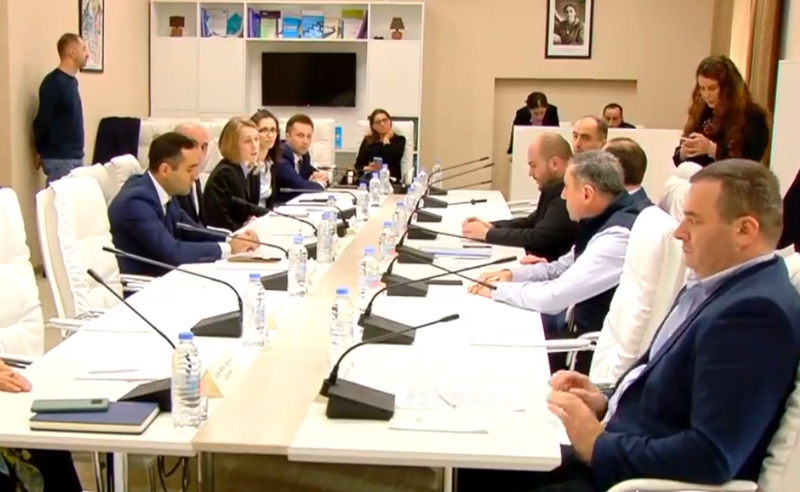 პარლამენტი ოპოზიციის მიერ ინიცირებული ანტიკორუფციული სააგენტოს ალტერნატიულ კანონპროექტზე მსჯელობას იწყებს