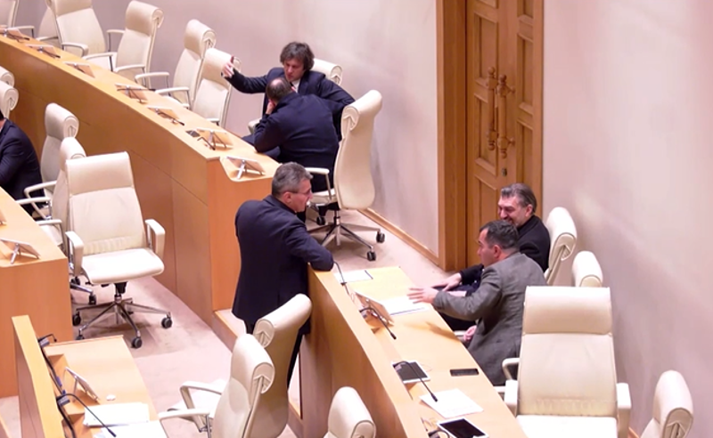 კანონი დეოლიგარქიზაციის შესახებ - ოპოზიცია იურიდიულ საკითხთა კომიტეტს არ ესწრება