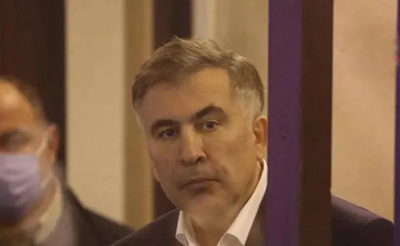 მიხეილ სააკაშვილს თვალისა და ხელის ტრემორი აქვს