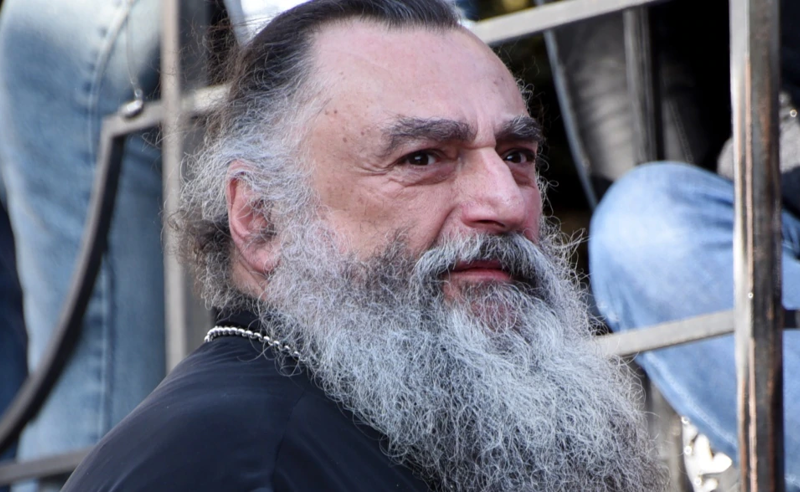 უფრო და უფრო სუსტადაა,  2 თვის წინ ფეხზე იდგა, ახლა წევს - მეუფე ნიკოლოზი სააკაშვილზე