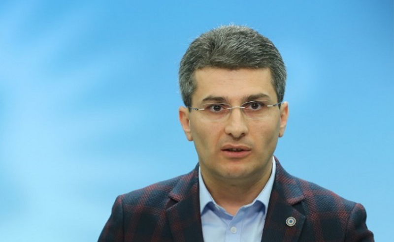 სააკაშვილის საზღვარგარეთ გადაყვანა სულელურ დაჟინებაა, კანონით არ ხდება ასე - მდინარაძე