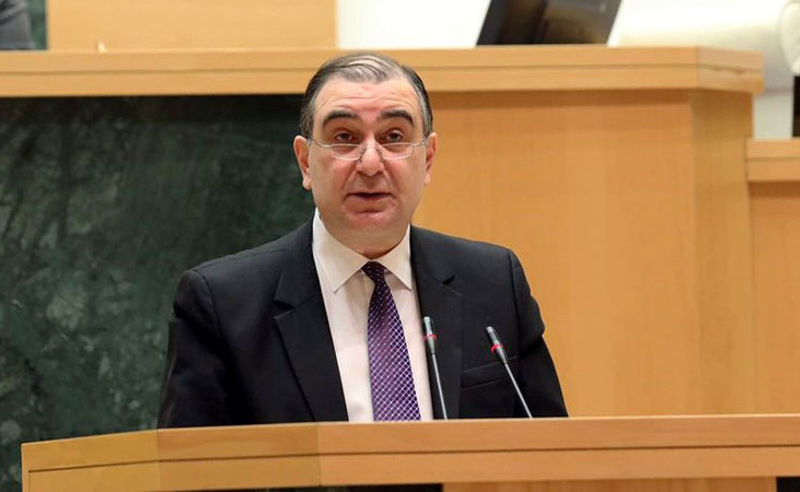 განათლების მინისტრს პარლამენტში  ელოდებიან