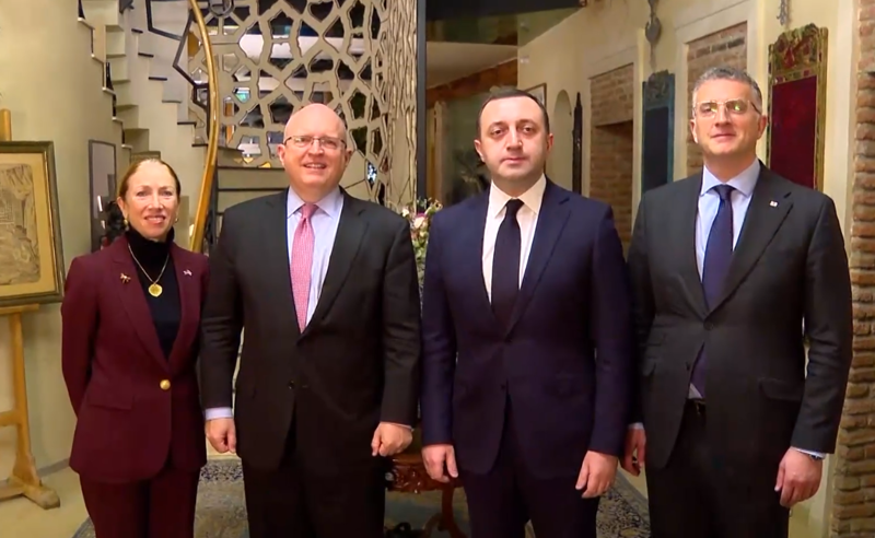 პრემიერი ღარიბაშვილი ამერიკელ დიპლომატებს სამუშაო ვახშმის ფარგლებში შეხვდა