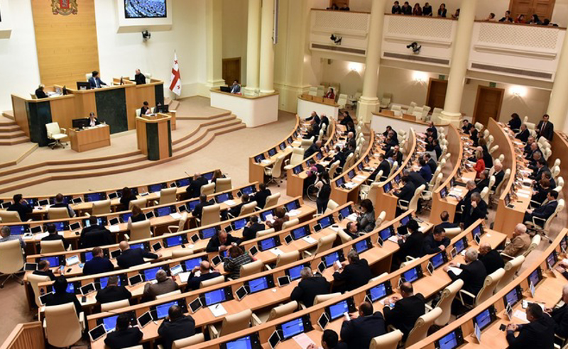 წამლის ფასს თქვენნაირი უსუსური მთავრობა ვერ გააკონტროლებს - დაპირისპირება პარლამენტში
