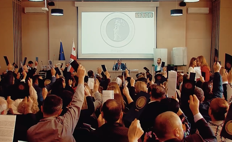 ფორმალური გამოცდები და შესაბამისი კვალიფიკაციის არმქონე მოსამართლეები