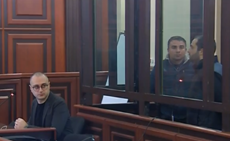 გამოძიების მიზნით მოსულმა პოლიციელებმა ოქრო, ფული და იარაღი მომპარეს - მშობლების მკვლელობაში ბრალდებული