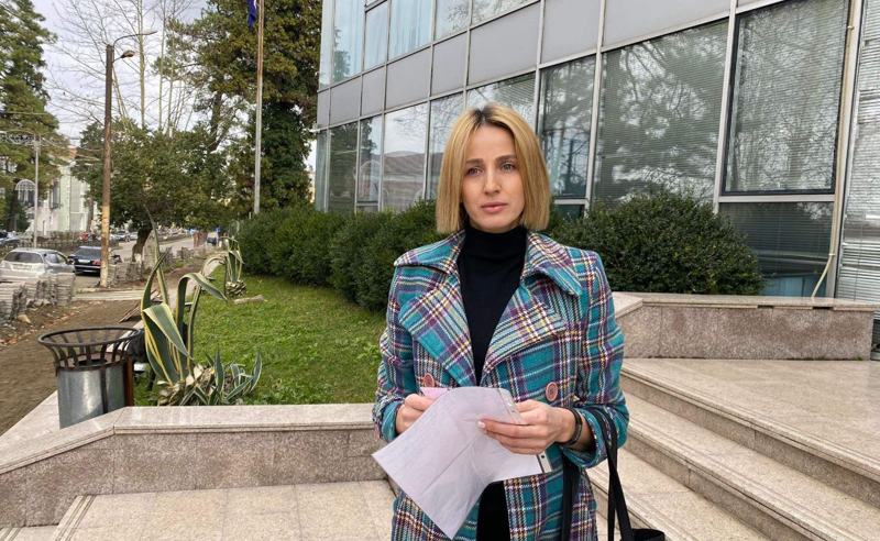 თავდასხმა ოპოზიციონერ ქალზე - ოზურგეთის საკრებულოს დეპუტატი გამოძიებას ითხოვს