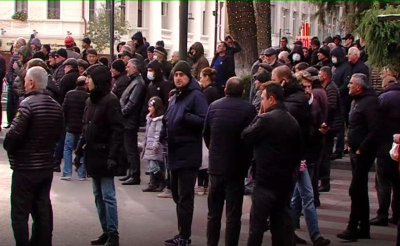 არ შეიწყალოთ სააკაშვილი! - საჯარო მოხელეების აქცია პრეზიდენტის სასახლესთან