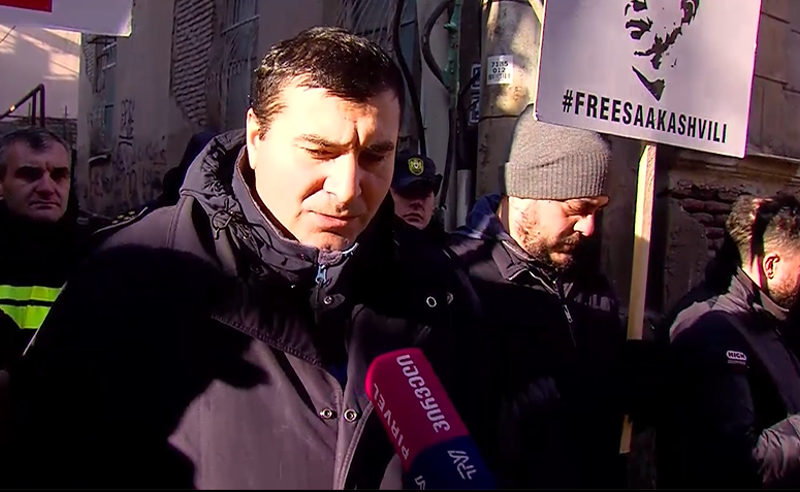 თუ გაათავისუფლებთ სააკაშვილს, მზად ვართ დაგიცვათ "ოცნებისგან", მათ შორის ფიზიკურადაც - მუმლაძე პრეზიდენტს