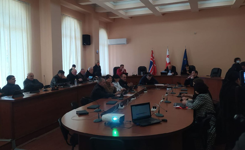 გორში ჩინოვნიკებს ანაზღაურება გაეზარდათ - ხმაური საკრებულოს სხდომაზე 