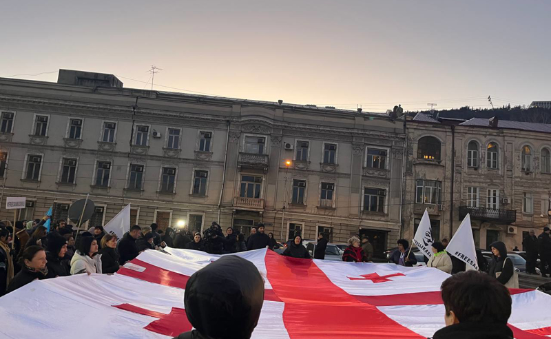 "SAVE MISHA" - პროტესტის კიდევ ერთი ლოკაცია მთავრობის ადმინისტრაციაა 