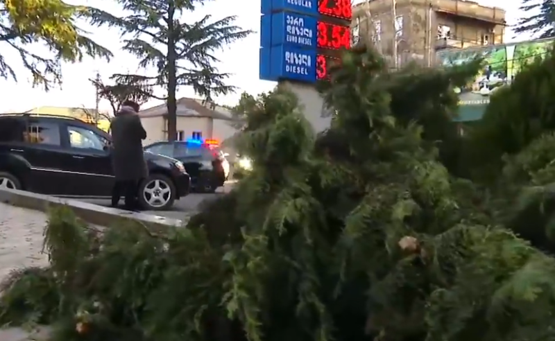 ქუთაისში სტიქიისგან მიყენებულ ზარალს ითვლიან