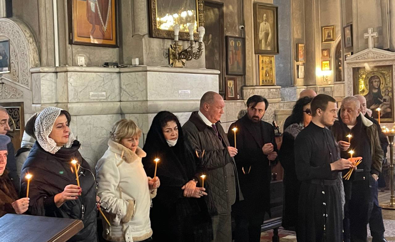 გიული ალასანია ბუბა კიკაბიძის სამოქალაქო პანაშვიდზე მივიდა