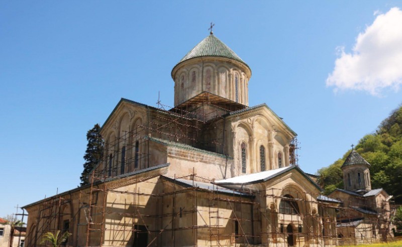 გელათის ტაძარზე სკანდალური დასკვნის მომზადების შემდეგ, ცენტრში  აუდიტის სამსახური შევიდა