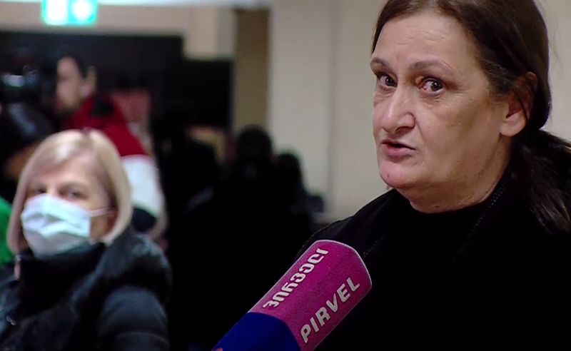 კაცი, რომელმაც ავტობუსში ცოლს ყელი გამოჭრა განაჩენის მოლოდინშია - მოკლულის დედა უვადო პატიმრობას ითხოვს