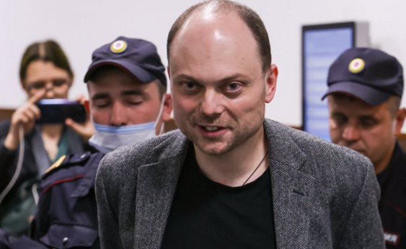რუსი ოპოზიციონერი პოლიტიკოსი ვლადიმირ კარა-მურზა კარცერში მოათავსეს