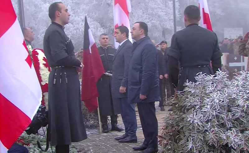 ღარიბაშვილი დუმილის რეჟიმშია - კოჯორში, იუნკერების მემორიალთან მისული პრემიერი კითხვებს გაექცა