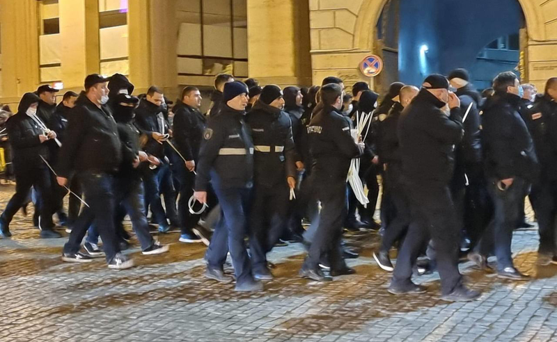 პოლიციელებს ე.წ. ხამუთები დაურიგეს - შსს დაკავებებისთვის ემზადება?