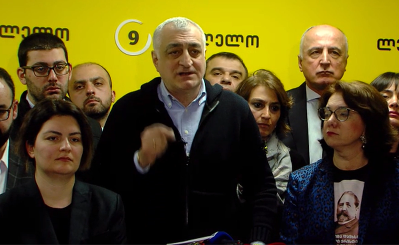 ბრძოლა გაგრძელდება, ვიდრე კანონის გაწვევასთან დაკავშირებით იურიდიულად გაფორმებულ დოკუმენტს არ დავინახავთ - ხაზარაძე