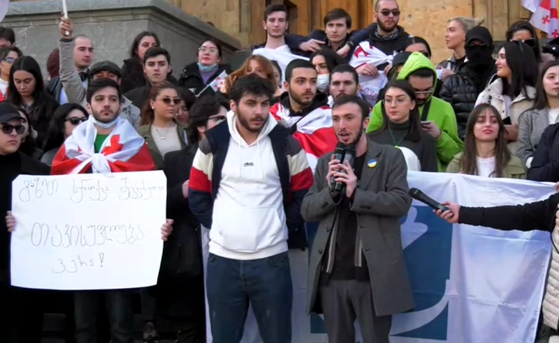 "მთავარი ბრძოლა გვაქვს წინ" - სტუდენტები აქციაზე დაკავებულების გათავისუფლებას ითხოვენ