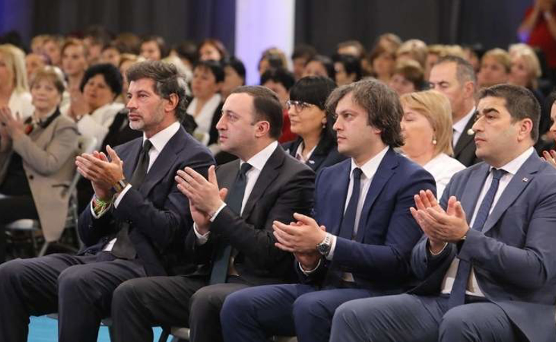 "ოცნება" უმრავლესობის დაკარგვის ზღვარზე - მმართველი პარტიიდან დეპუტატები მიდიან 