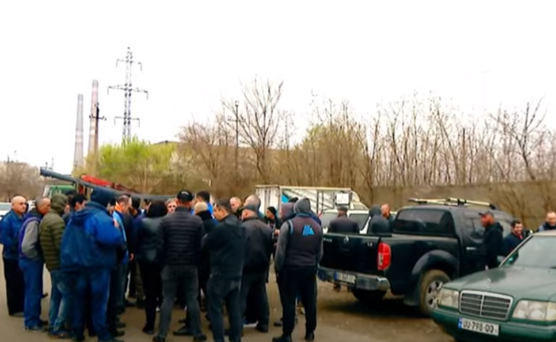 რუსთავში არმატურის ქარხნის თანამშრომლები გაიფიცნენ 