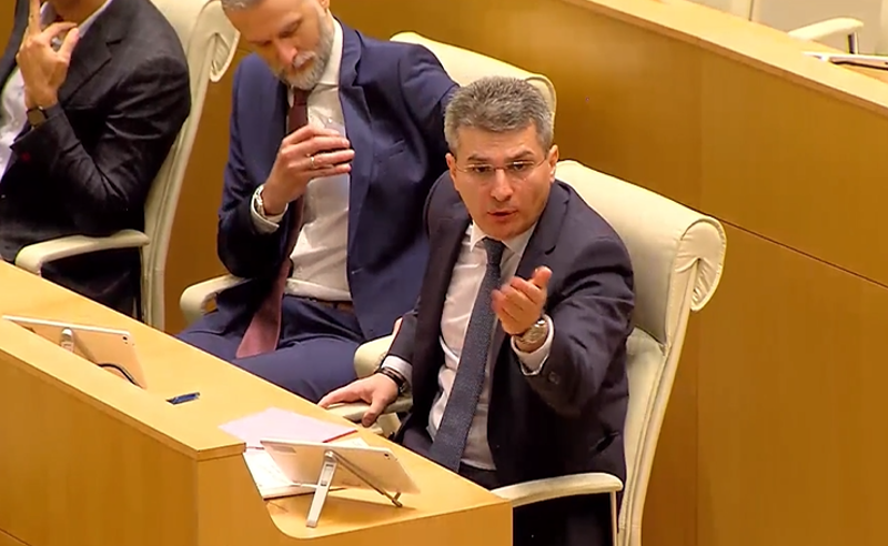 "ფაშისტებო, ბოლშევიკებო" - პარლამენტი პოლიტიკური ბრძოლის ველად იქცა