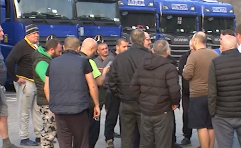 "ხელფასს არ გვიხდიან და გვემუქრებიან" - ევროპაში ქართველი მძღოლების პროტესტმა იფეთქა